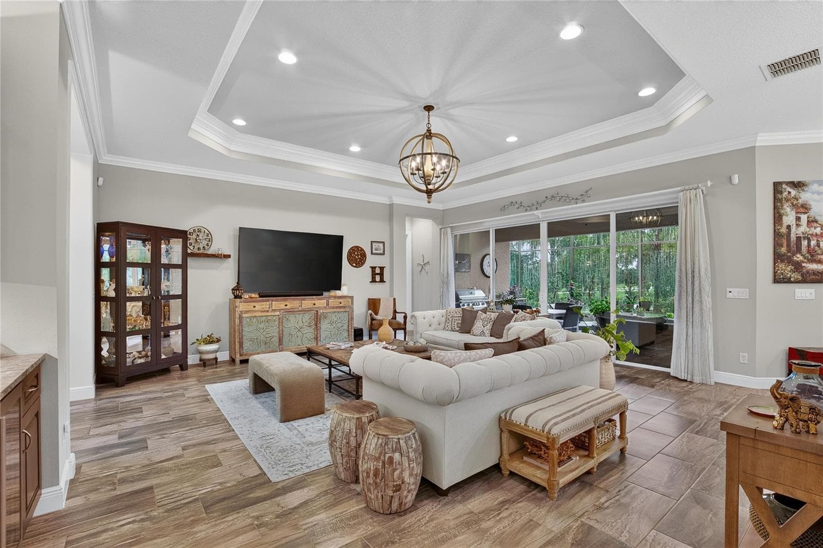 Great Room w/Tray Ceiling and Extensive Crown Molding - 5002 EMERALD ISLE DR, WIMAUMA