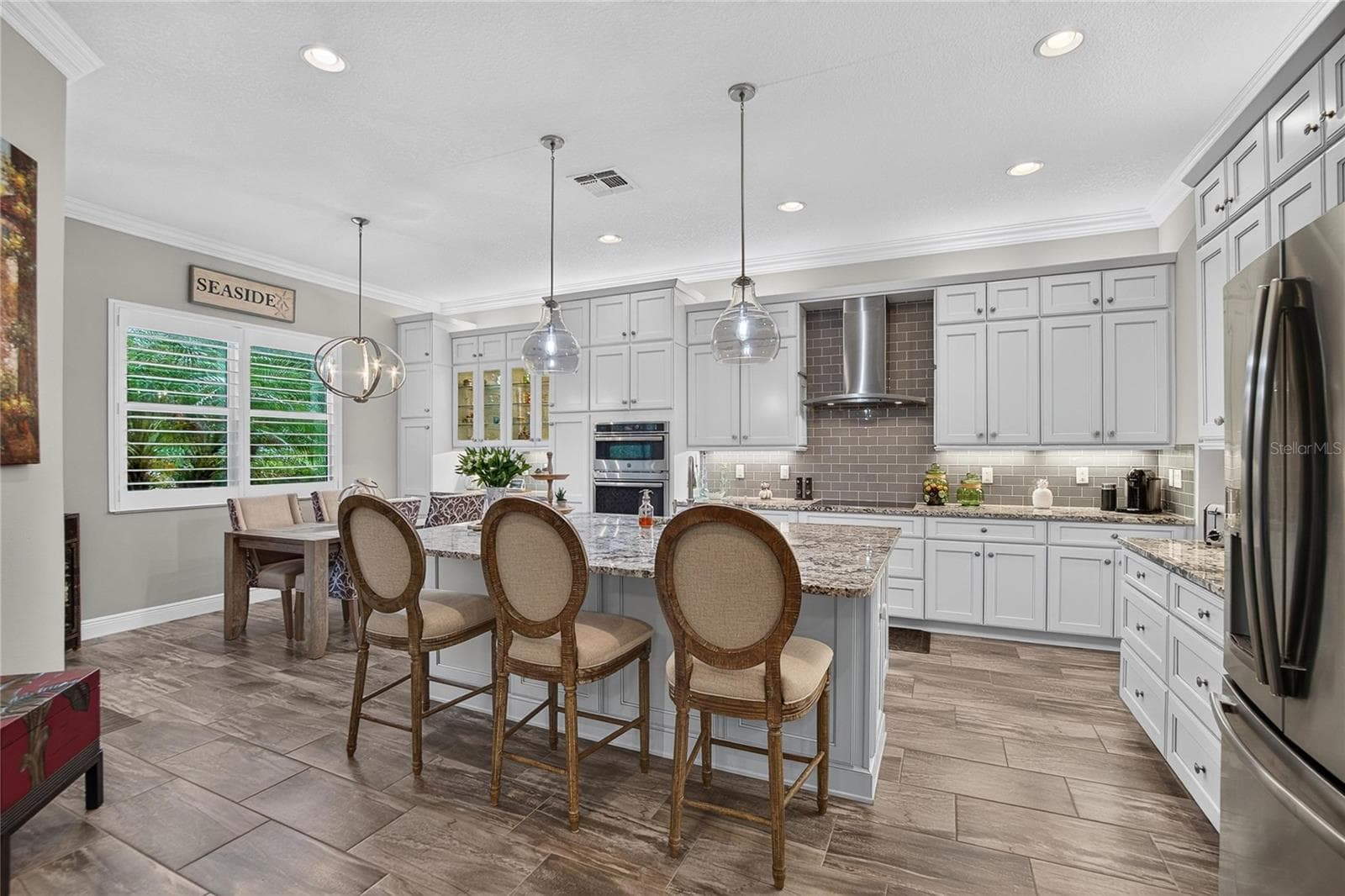Kitchen Bar Seating - 5002 EMERALD ISLE DR, WIMAUMA
