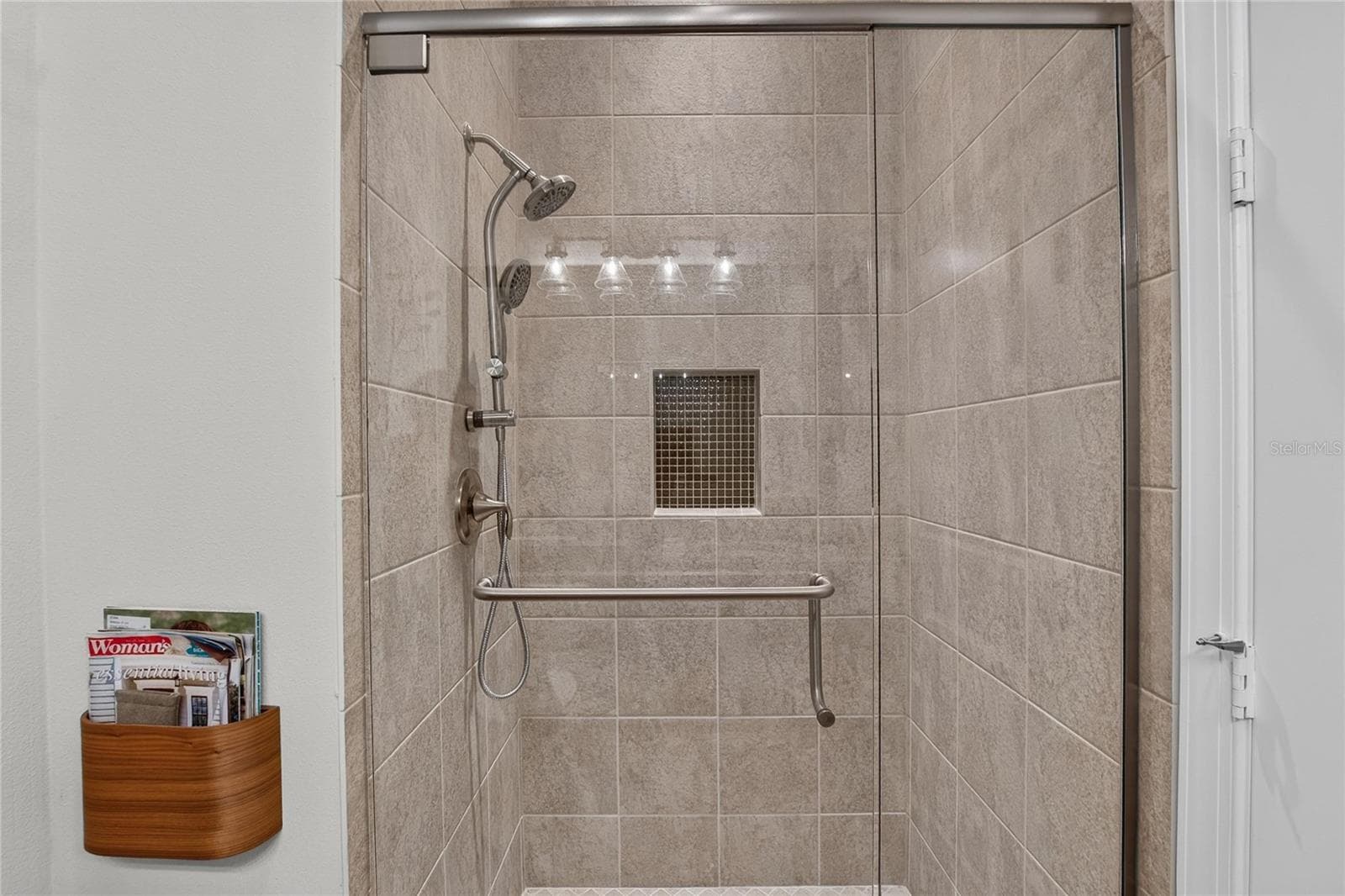 Bath 2 w/Frameless Shower - 5002 EMERALD ISLE DR, WIMAUMA