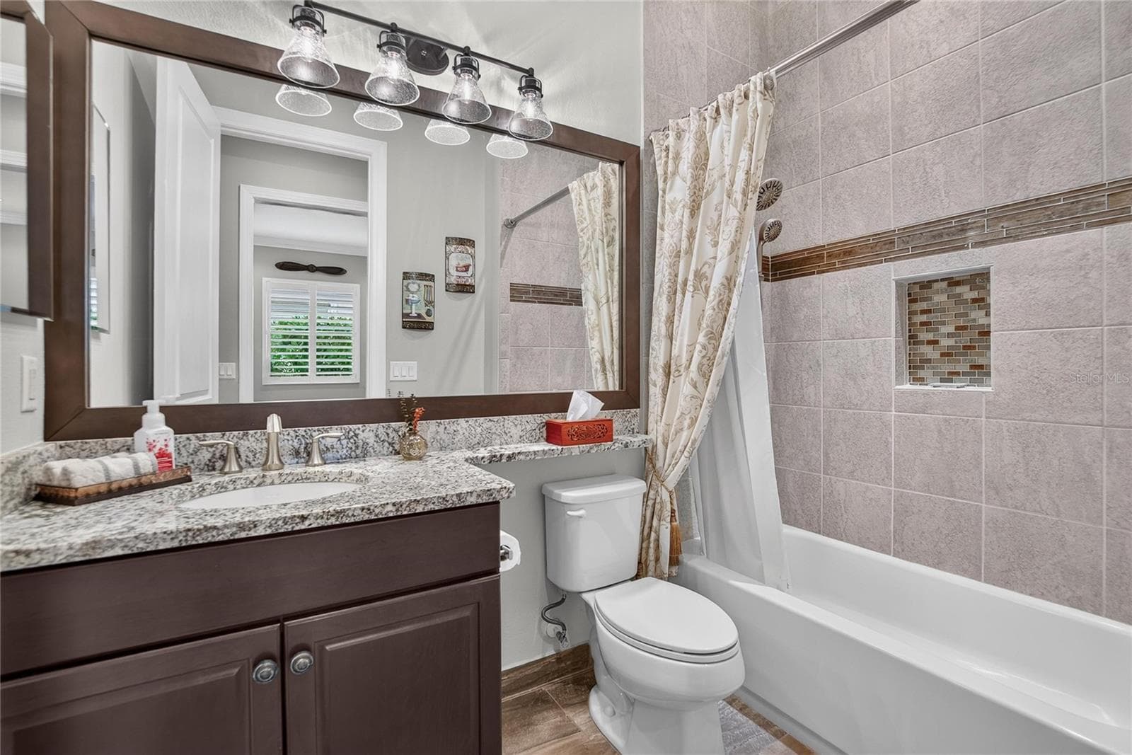 Bath 2 - 5002 EMERALD ISLE DR, WIMAUMA