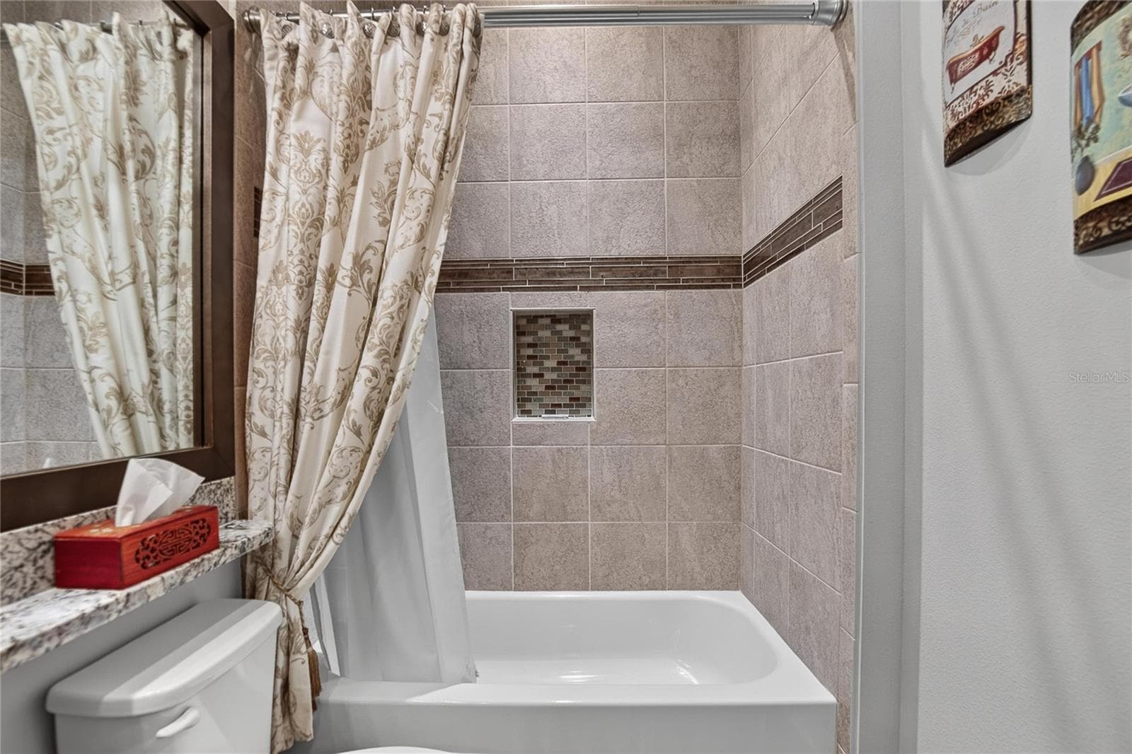 Bath 2 - 5002 EMERALD ISLE DR, WIMAUMA