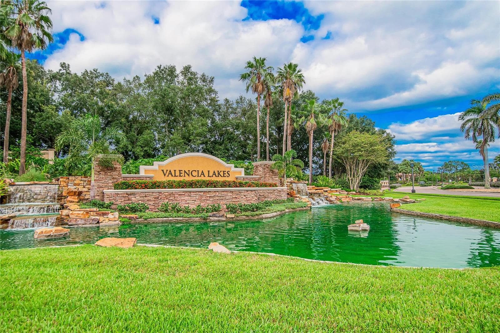 Valencia Lakes Community Entrance - 5002 EMERALD ISLE DR, WIMAUMA