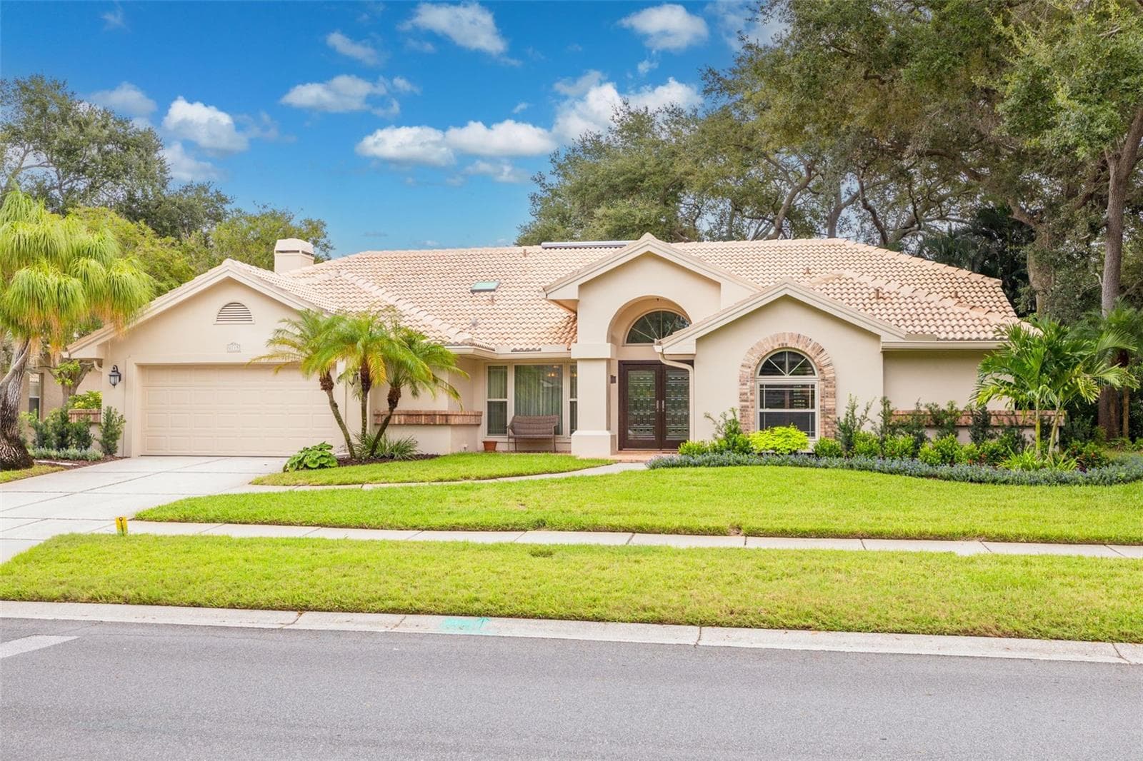 2715 COUNTRY WOODS LN