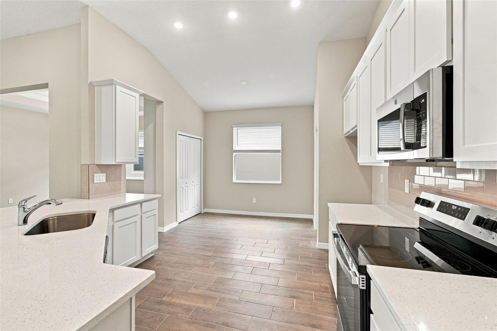 Single Family Residence at 1247 HONEYCOMB PL, SEFFNER, photo 9 of 26