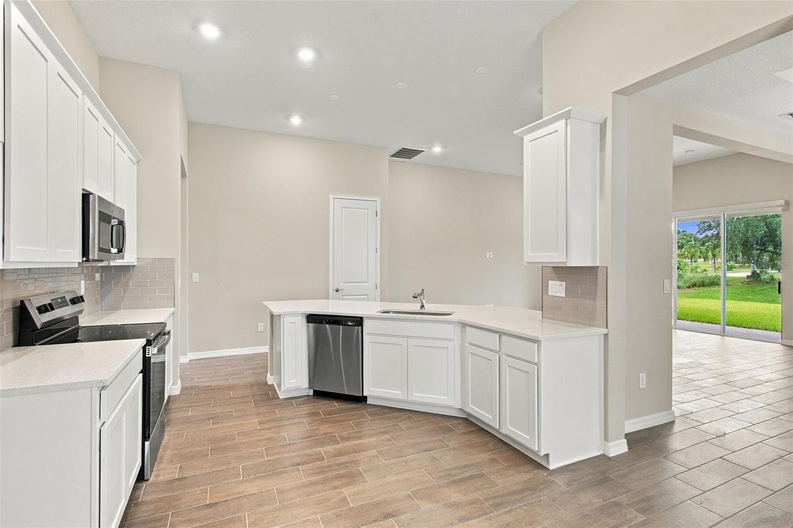 Single Family Residence at 1247 HONEYCOMB PL, SEFFNER, photo 11 of 26