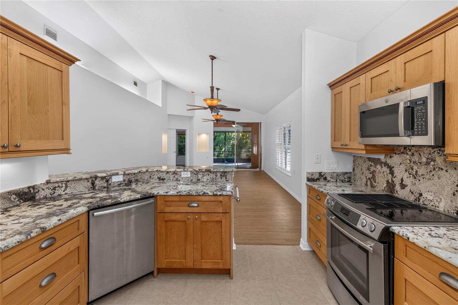 Single Family Residence at 8023 SAINT ANDREWS WAY, MOUNT DORA, photo 11 of 34