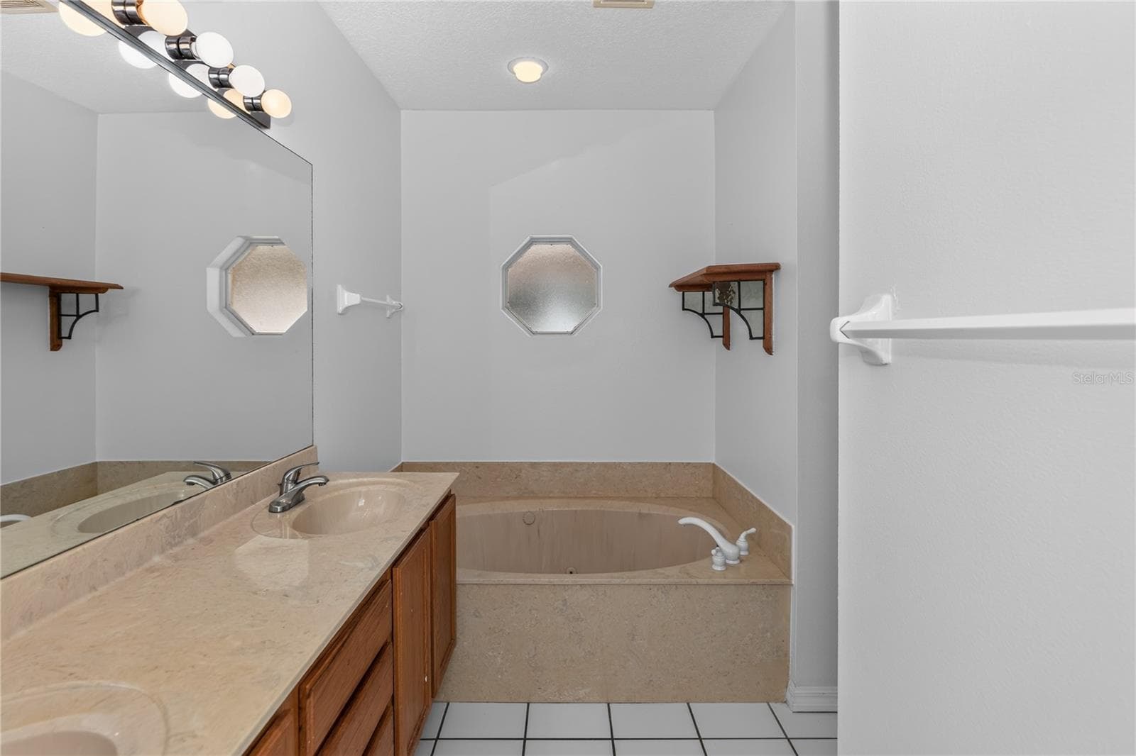 Single Family Residence at 8023 SAINT ANDREWS WAY, MOUNT DORA, photo 19 of 34