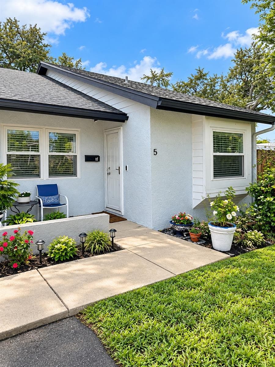 Corner Unit - Hurricane Impact Windows - 366 47TH AVE N #5, ST PETERSBURG