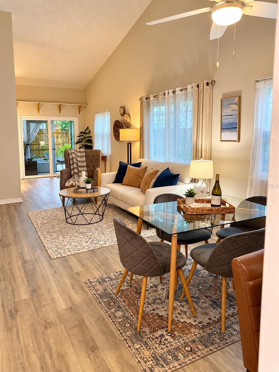 Vaulted Ceilings - 366 47TH AVE N #5, ST PETERSBURG