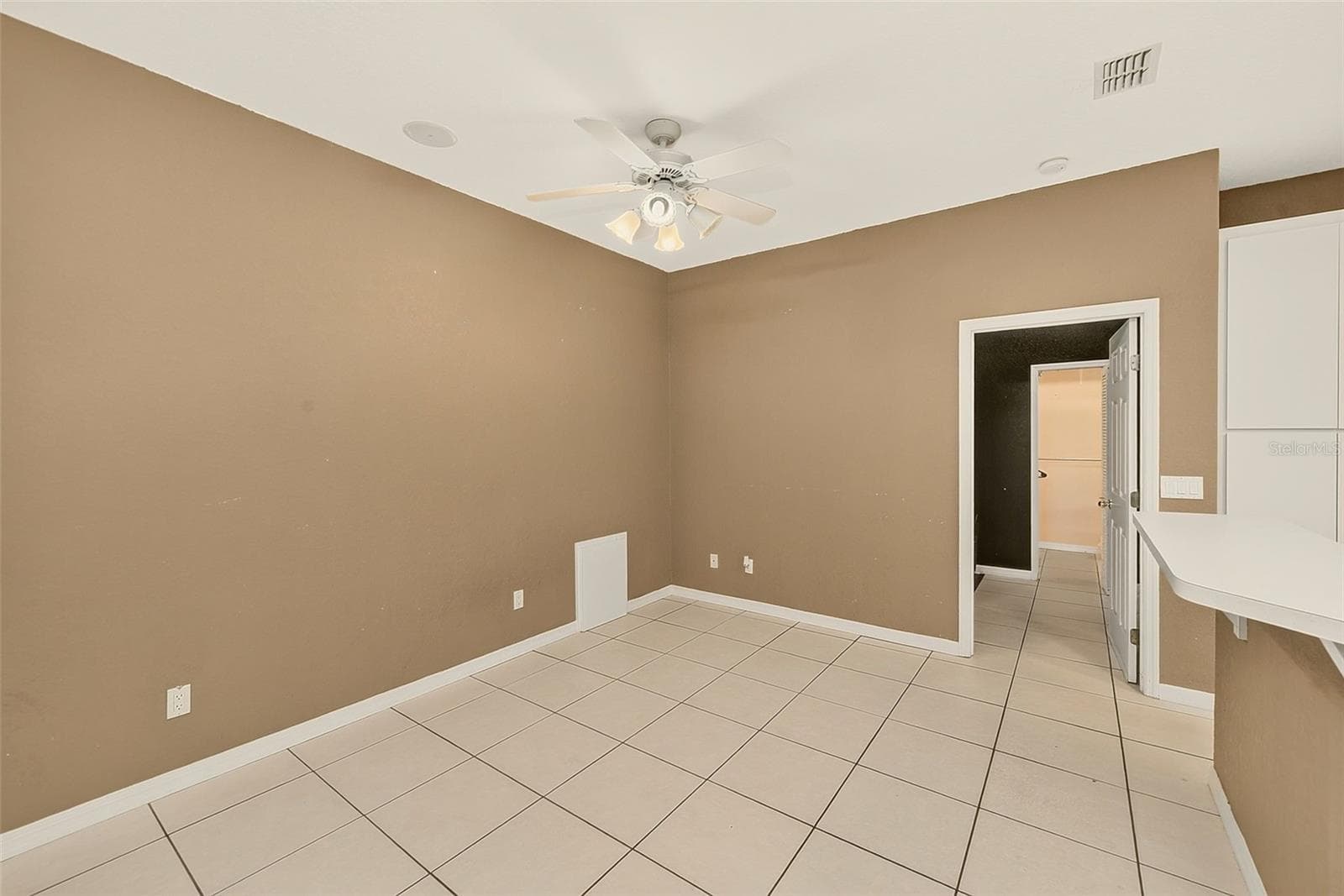 Single Family Residence at 209 WHITE CLIFF BLVD, AUBURNDALE, photo 7 of 61