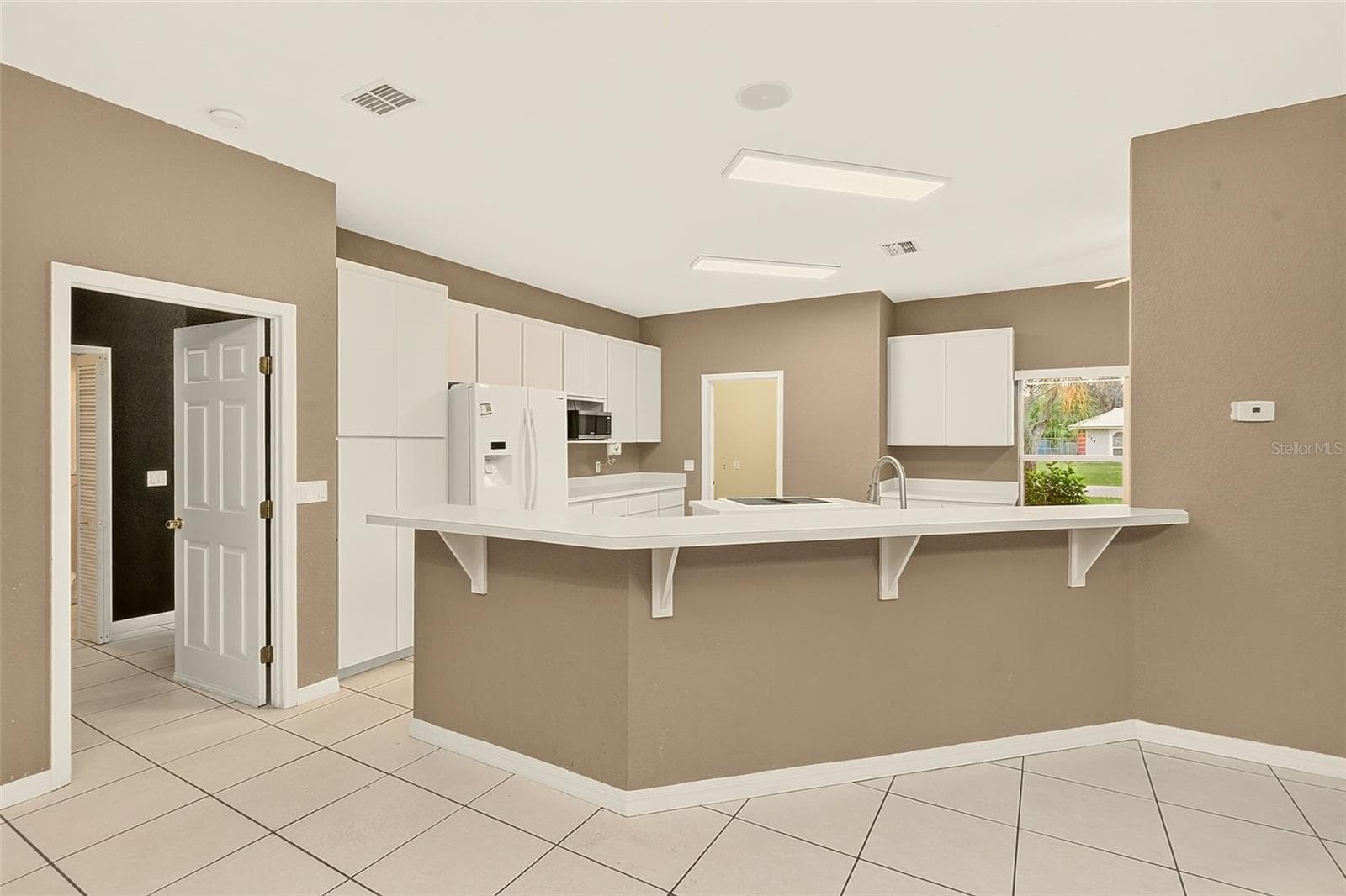 Single Family Residence at 209 WHITE CLIFF BLVD, AUBURNDALE, photo 9 of 61