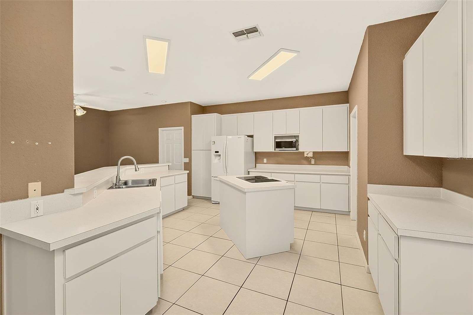 Single Family Residence at 209 WHITE CLIFF BLVD, AUBURNDALE, photo 10 of 61