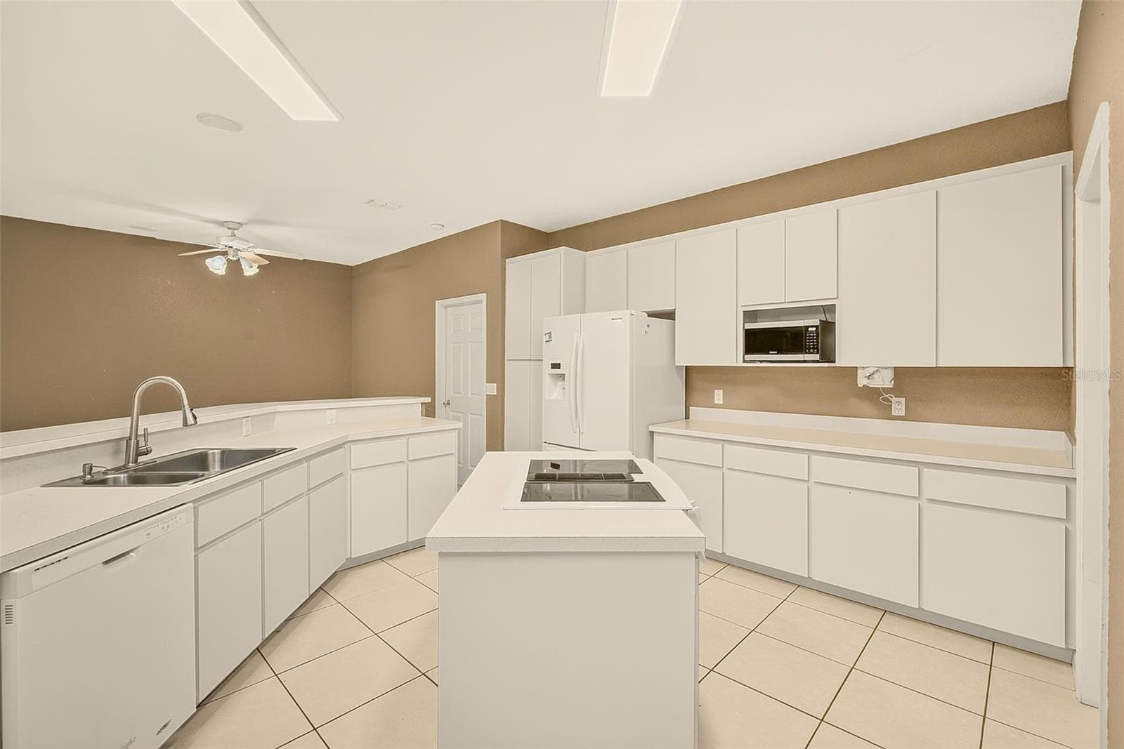 Single Family Residence at 209 WHITE CLIFF BLVD, AUBURNDALE, photo 11 of 61
