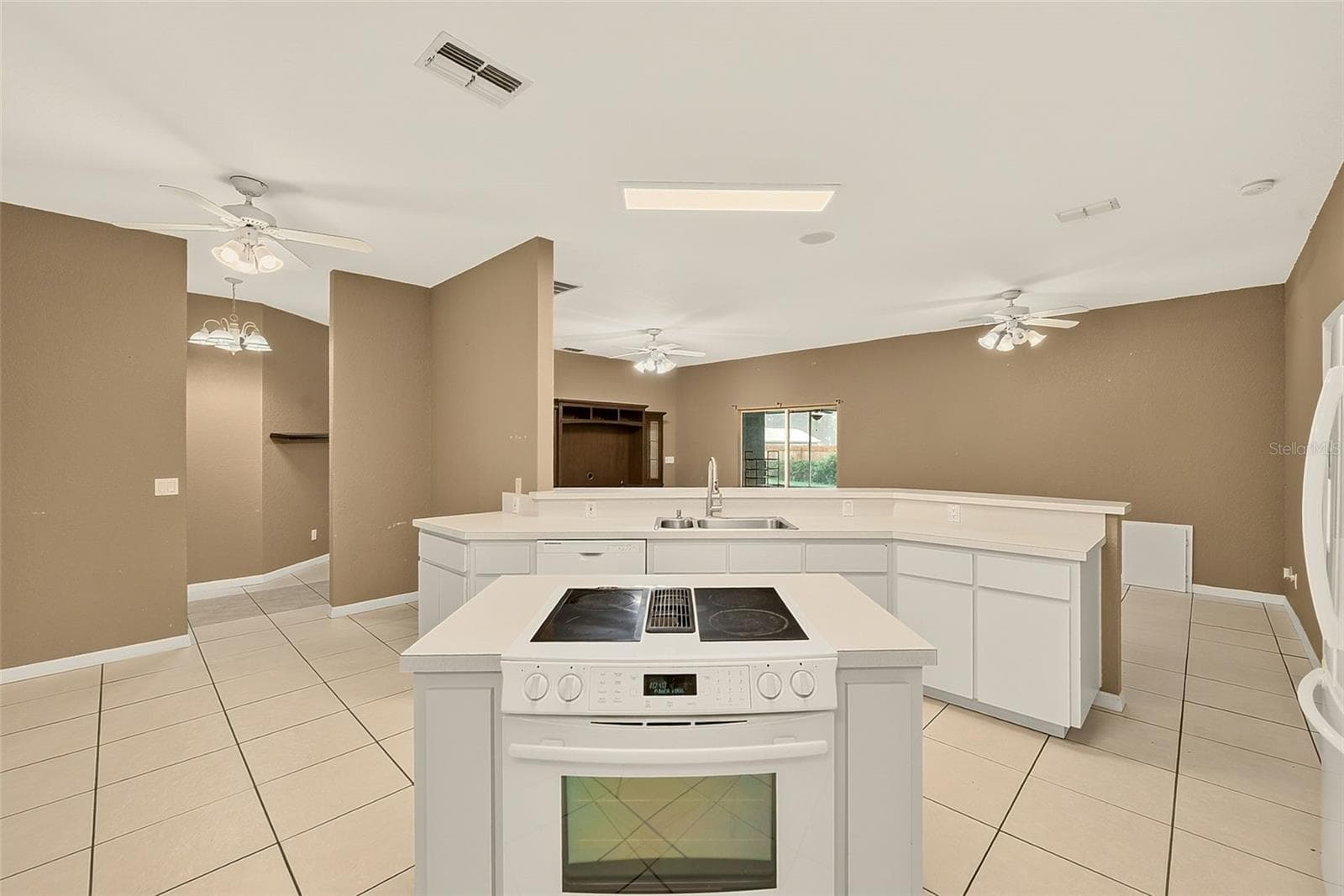Single Family Residence at 209 WHITE CLIFF BLVD, AUBURNDALE, photo 13 of 61