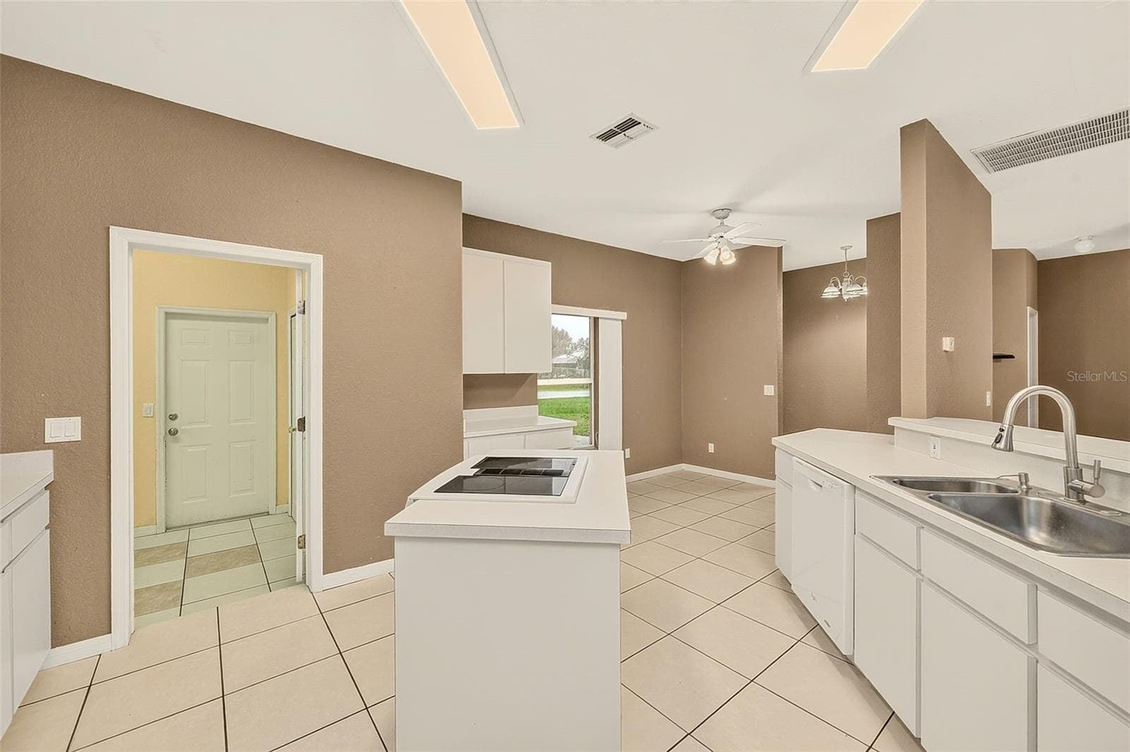 Single Family Residence at 209 WHITE CLIFF BLVD, AUBURNDALE, photo 15 of 61