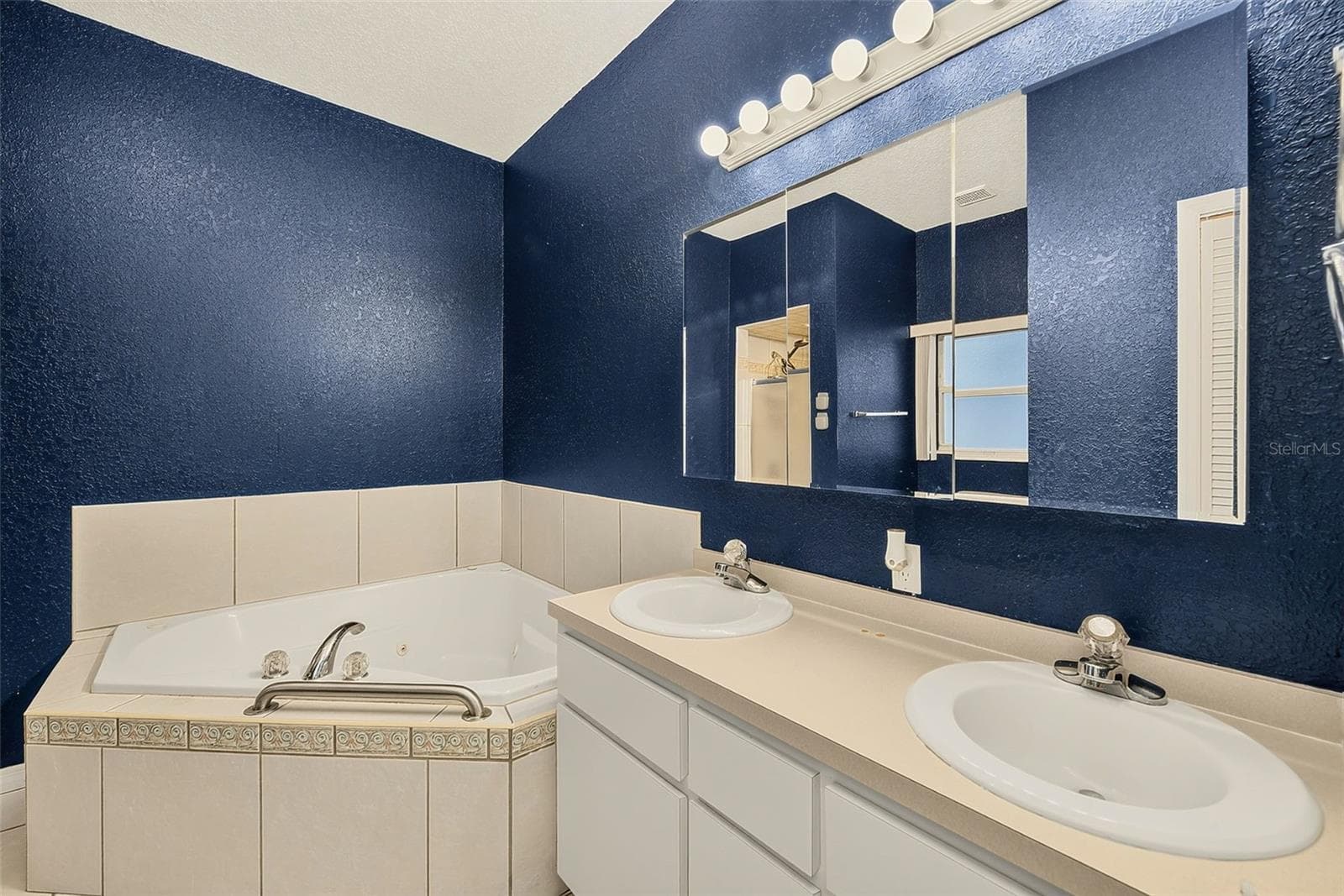 Single Family Residence at 209 WHITE CLIFF BLVD, AUBURNDALE, photo 20 of 61