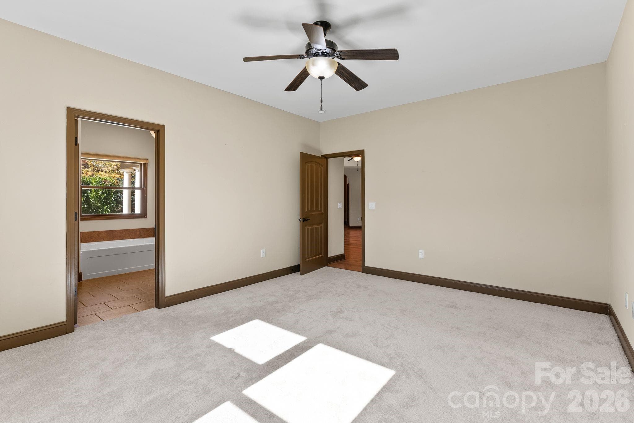 Private Primary Suite - 4 Pacifico Drive, Asheville