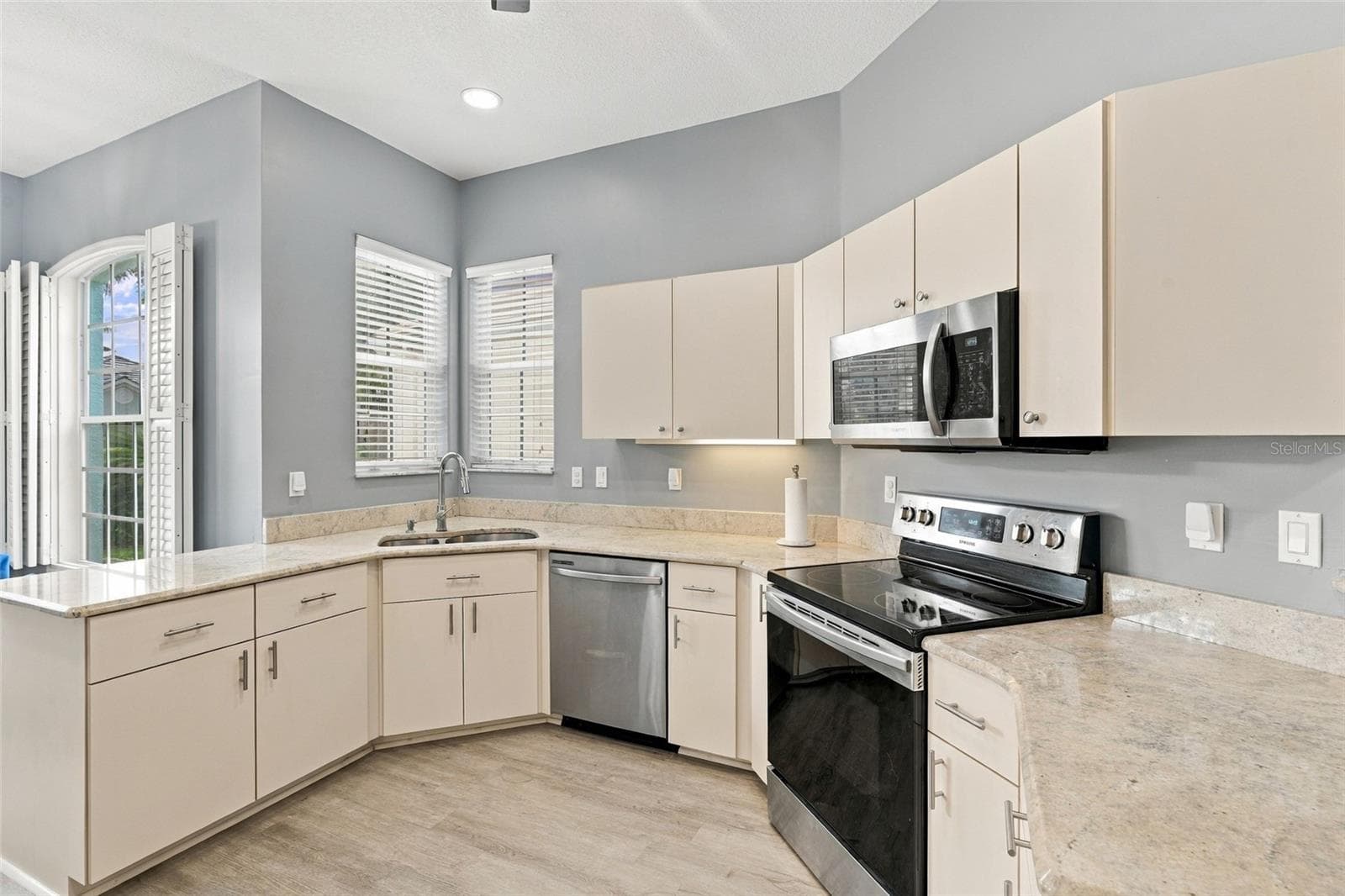 Single Family Residence at 26199 FEATHERSOUND DR, PUNTA GORDA, photo 11 of 38