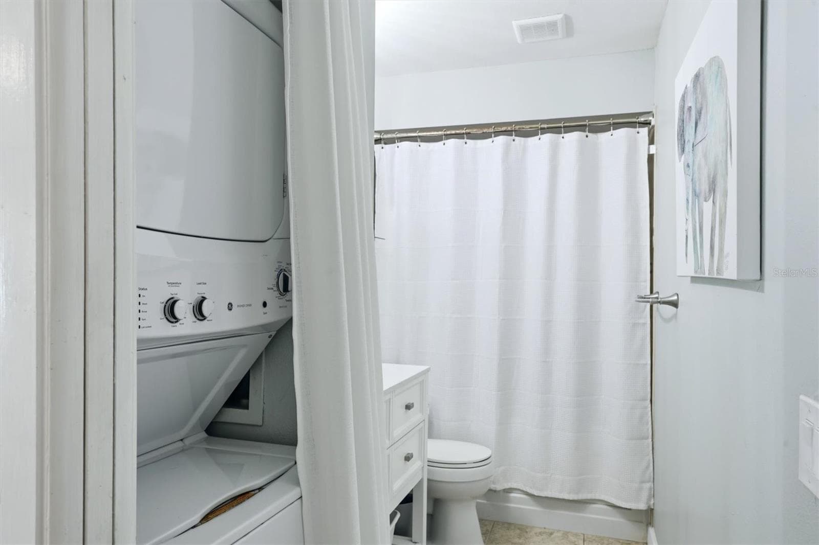 En-suite Master Bathroom/ Bathtub/ Shower / Stackable Washer and Dryer - 2906 63RD ST W #206, BRADENTON