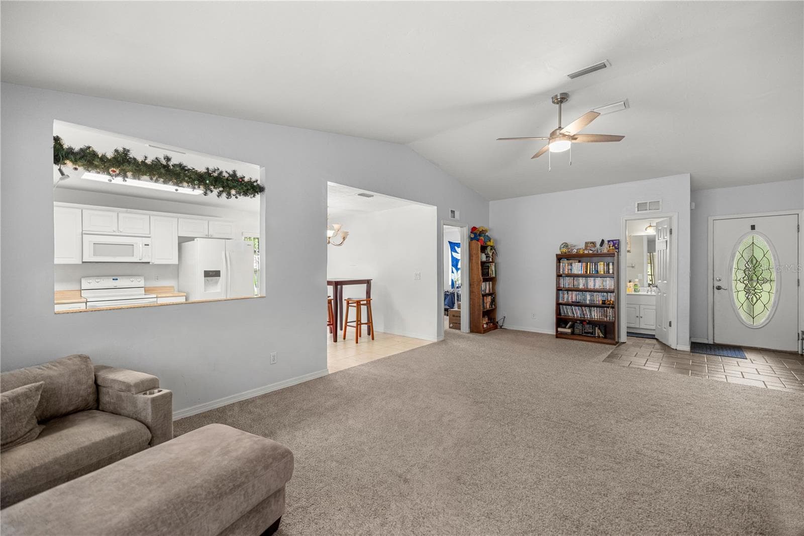 VIRTUALLY UNSTAGED SEE BREAKFAST BAR - 7910 SW 202ND CT, DUNNELLON