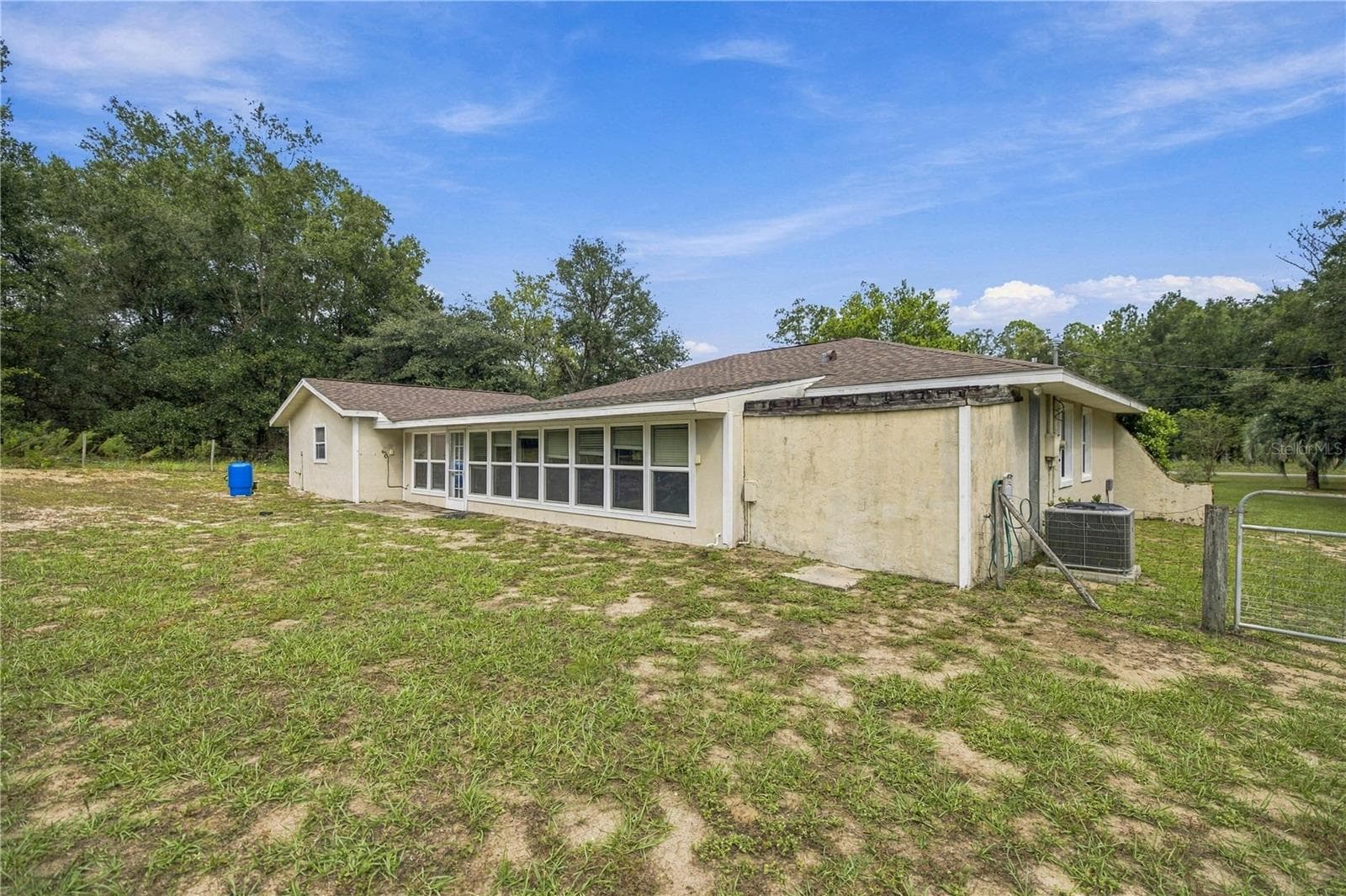 SW CORNER OF HOUSE LOOKING FORWARD TO GATE AND 2ND DRIVEWAY - 7910 SW 202ND CT, DUNNELLON