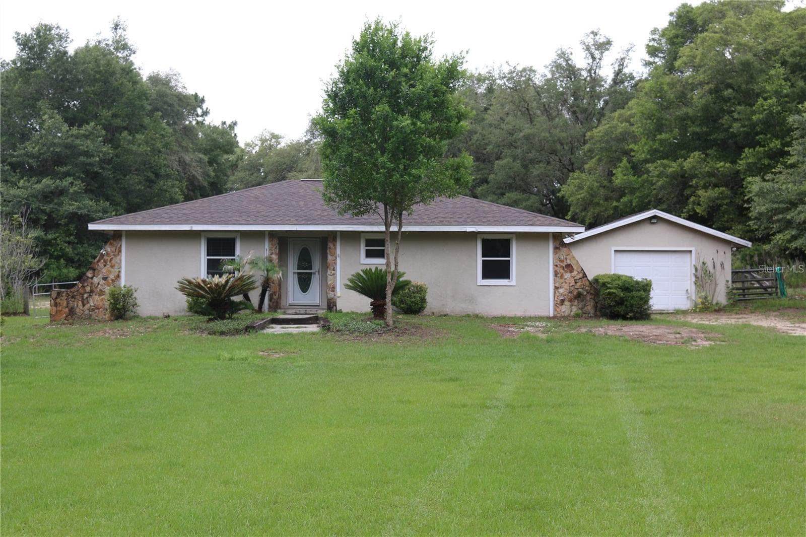 FRONT ENTRANCE AND GARAGE - 7910 SW 202ND CT, DUNNELLON