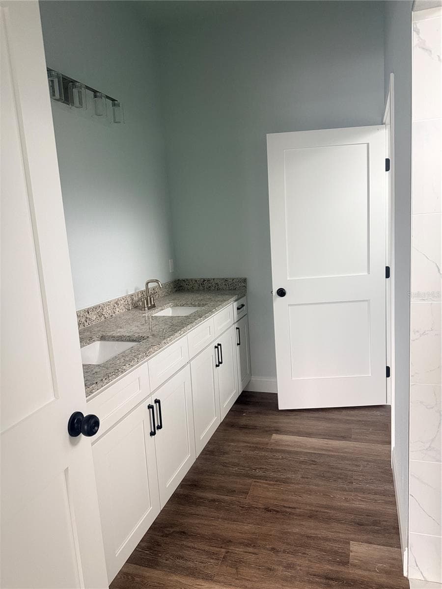 Primary bathroom - 2410 LAKE TINY RD, DELTONA