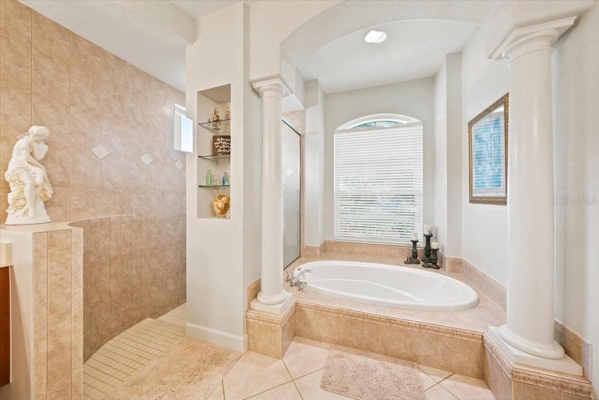 Relaxing soaking tub creates a comfortable retreat within the primary bath. - 5513 KEELER OAK ST, LITHIA