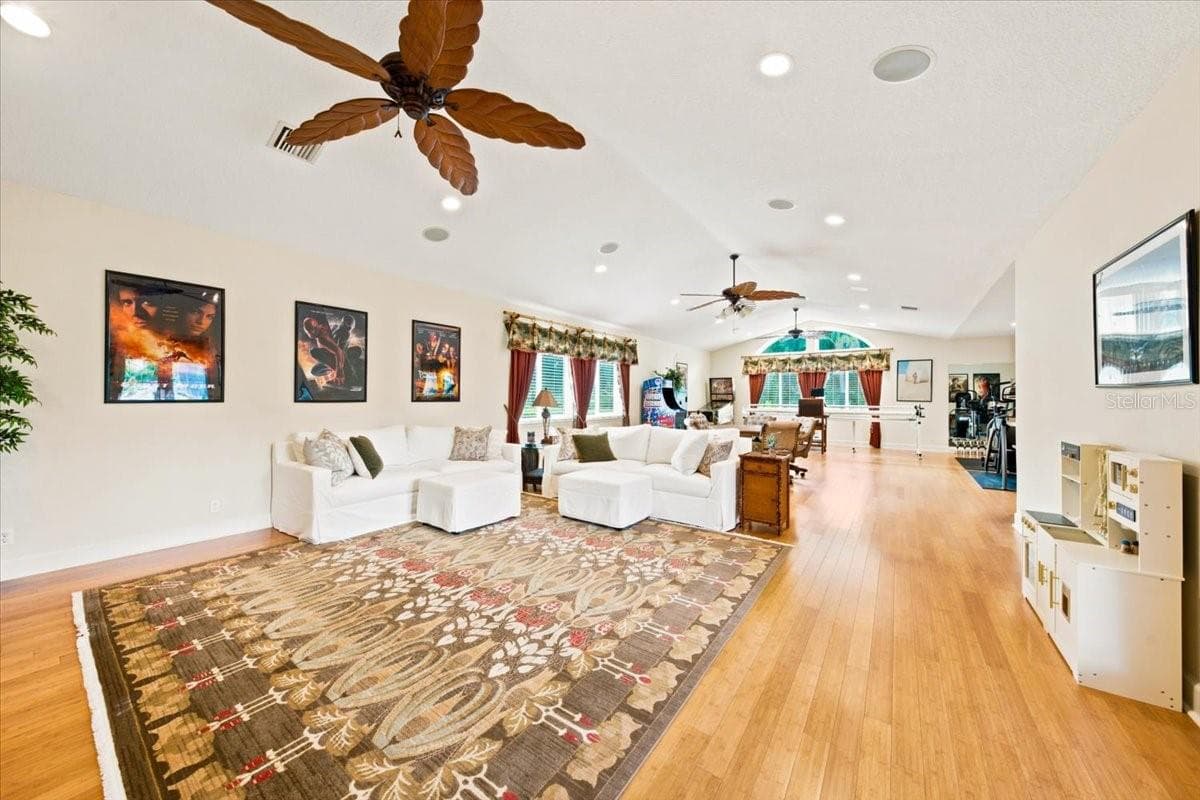 Flexible layout offers space for a lounge, entertainment area, or additional gathering space. - 5513 KEELER OAK ST, LITHIA