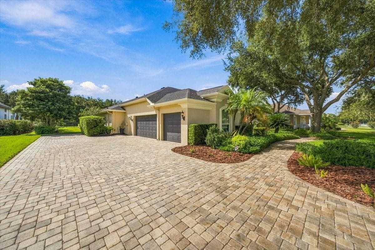 Updated paint refreshes the home's interior and exterior. - 5513 KEELER OAK ST, LITHIA