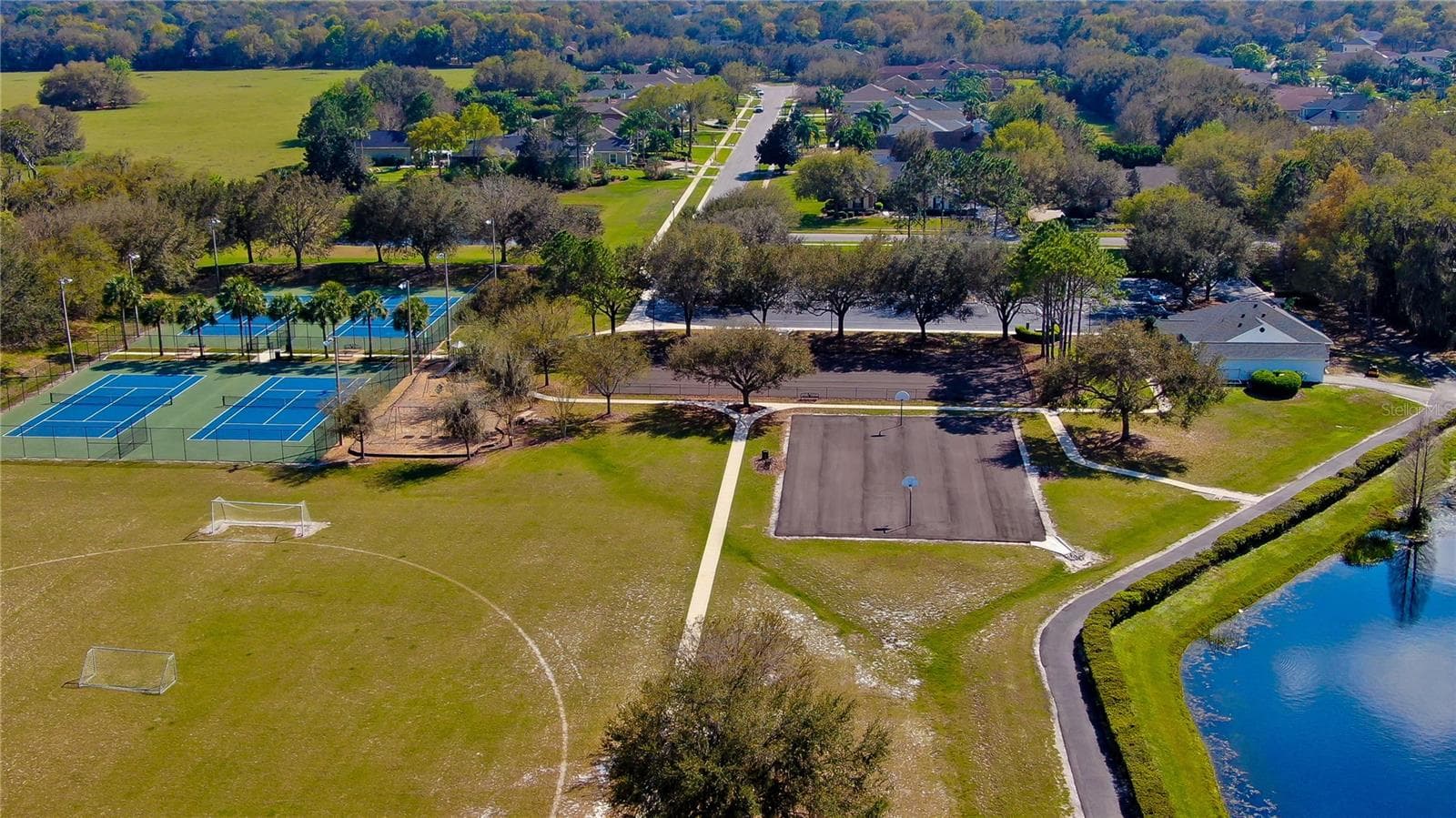 Combines a custom estate setting, established neighborhood amenities, and convenient access to outdoor recreation. - 5513 KEELER OAK ST, LITHIA