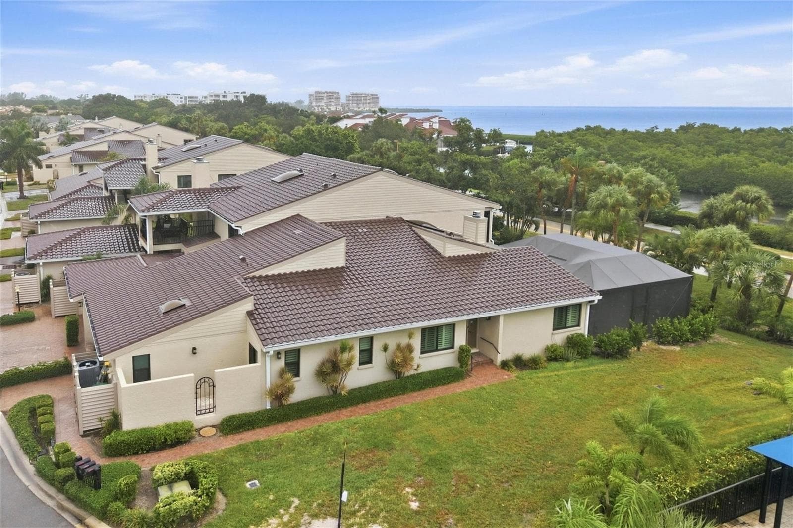 End unit with yard space close access to community pool - 2141 HARBOURSIDE DR #1203, LONGBOAT KEY