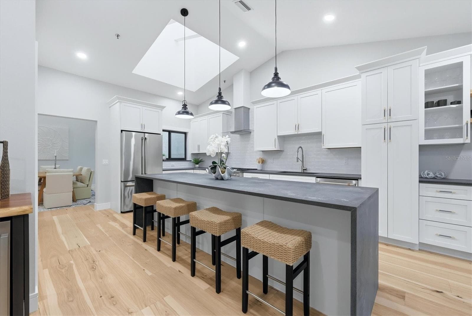 Exceptional kitchen with Quartz counter and large kitchen island - 2141 HARBOURSIDE DR #1203, LONGBOAT KEY