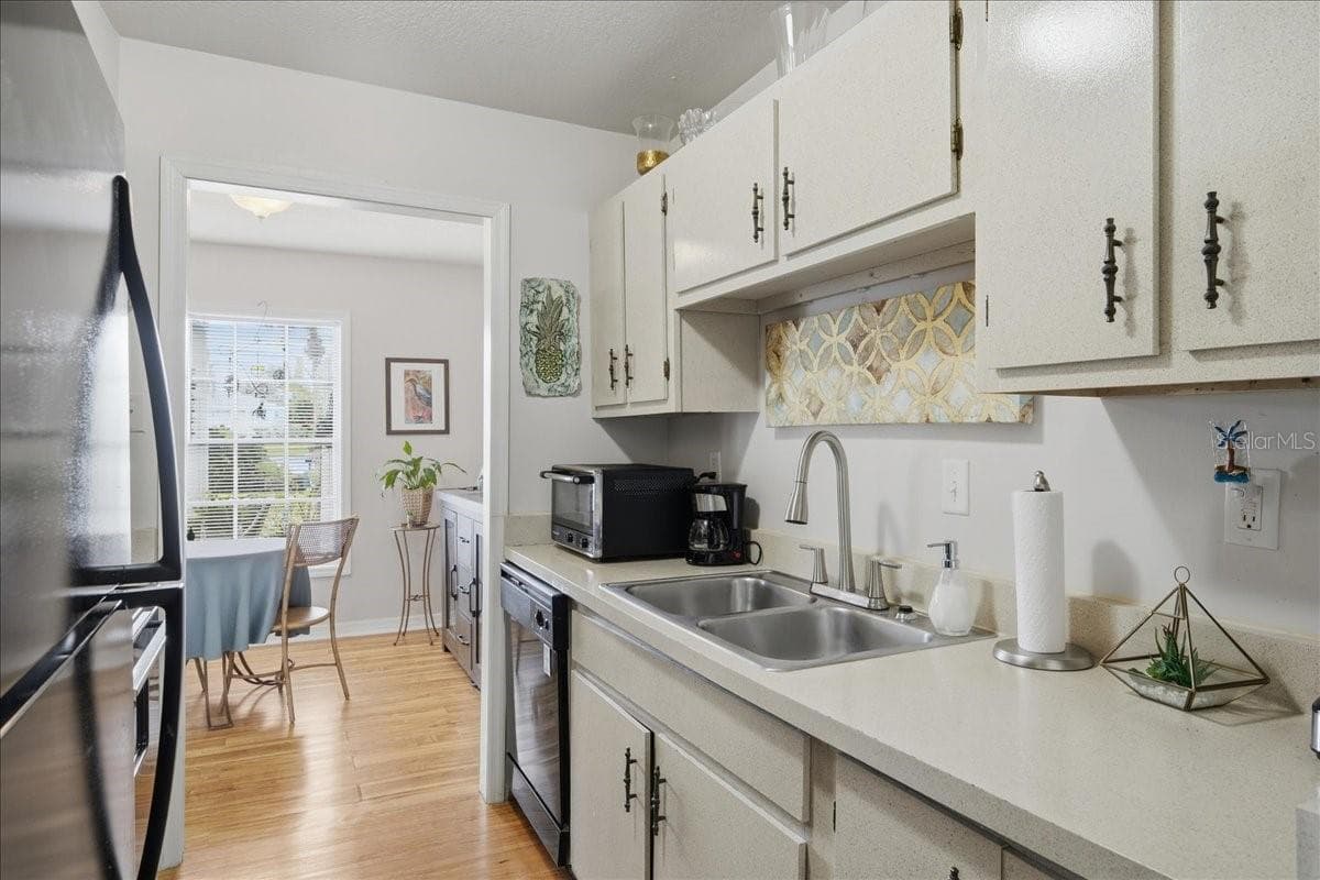 Condominium at 111 SEAHORSE DR SE #B, ST PETERSBURG, photo 15 of 63