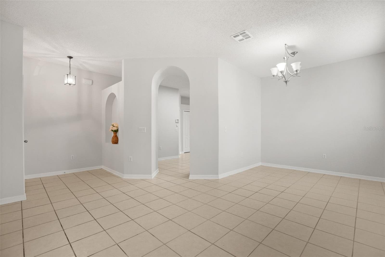 Living - 10175 SHADOW CREEK DR, ORLANDO
