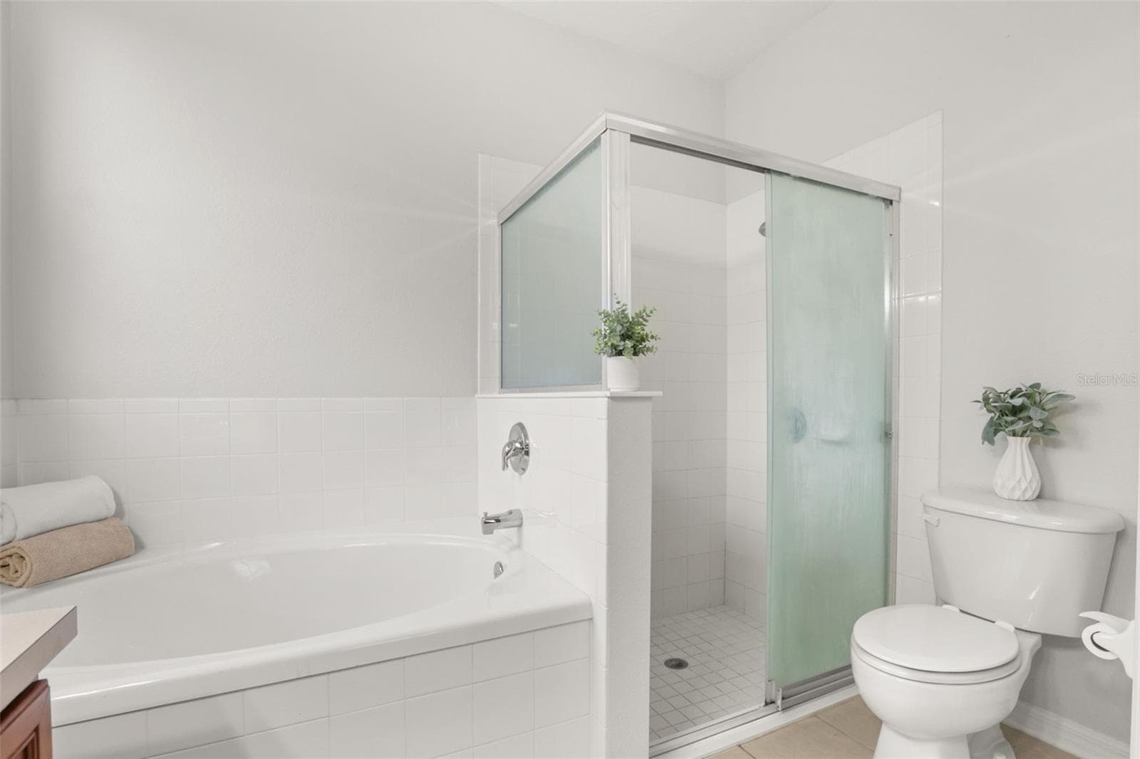 Primary shower - 10175 SHADOW CREEK DR, ORLANDO