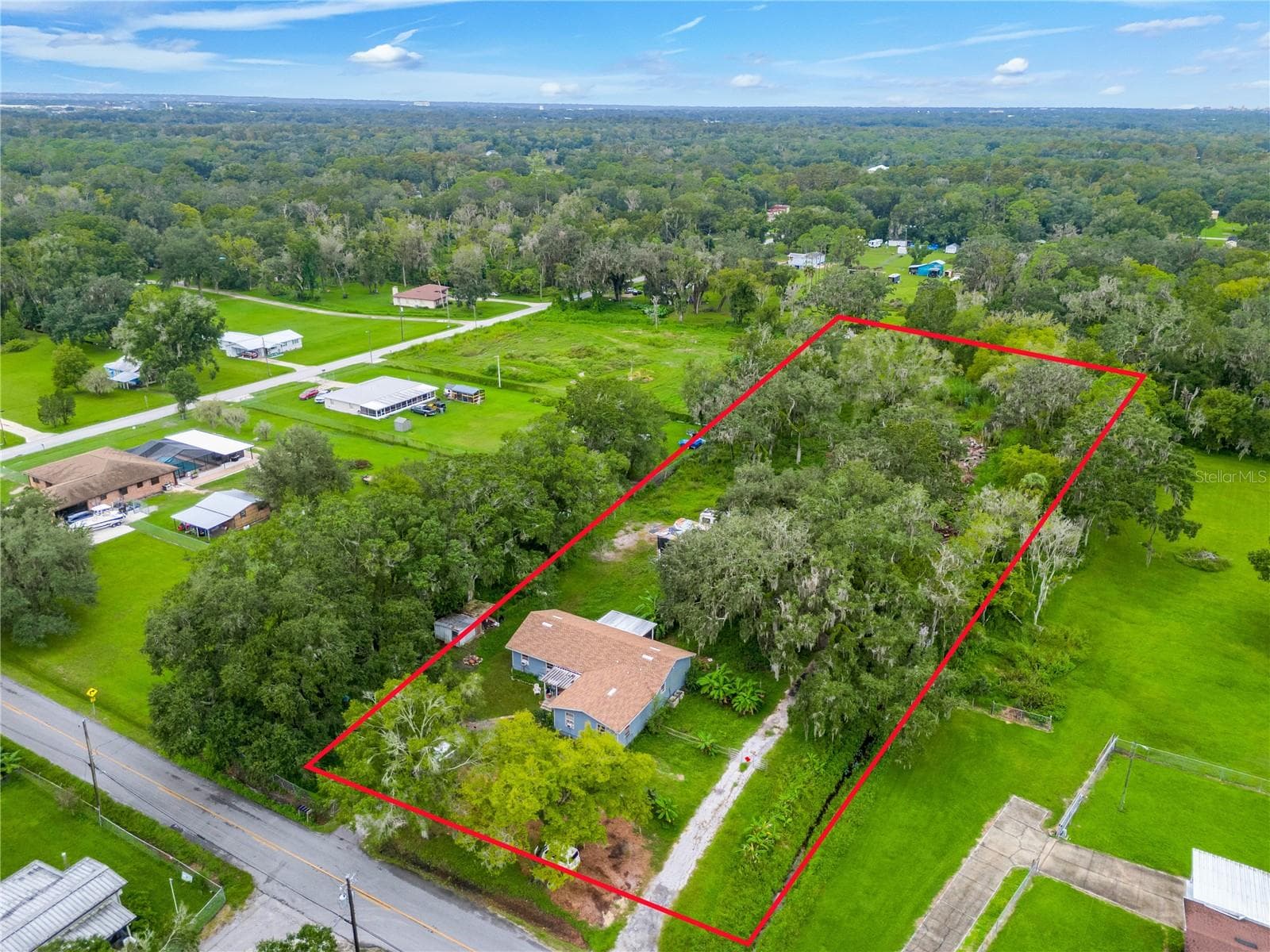 Single Family Residence at 215 JOHN CARROLL RD E, LAKELAND, photo 2 of 37