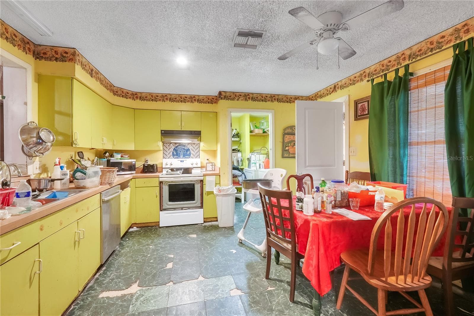 Single Family Residence at 215 JOHN CARROLL RD E, LAKELAND, photo 10 of 37
