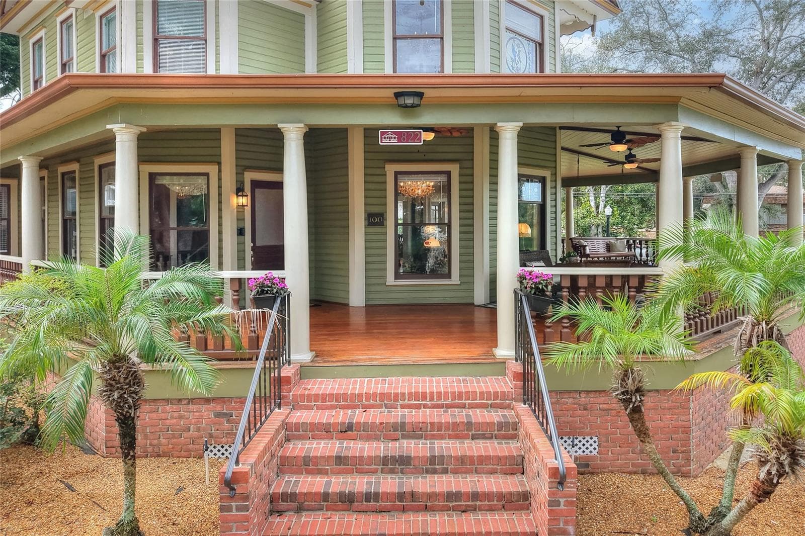Stairs leading to the front door - 822 W PATTERSON ST, LAKELAND