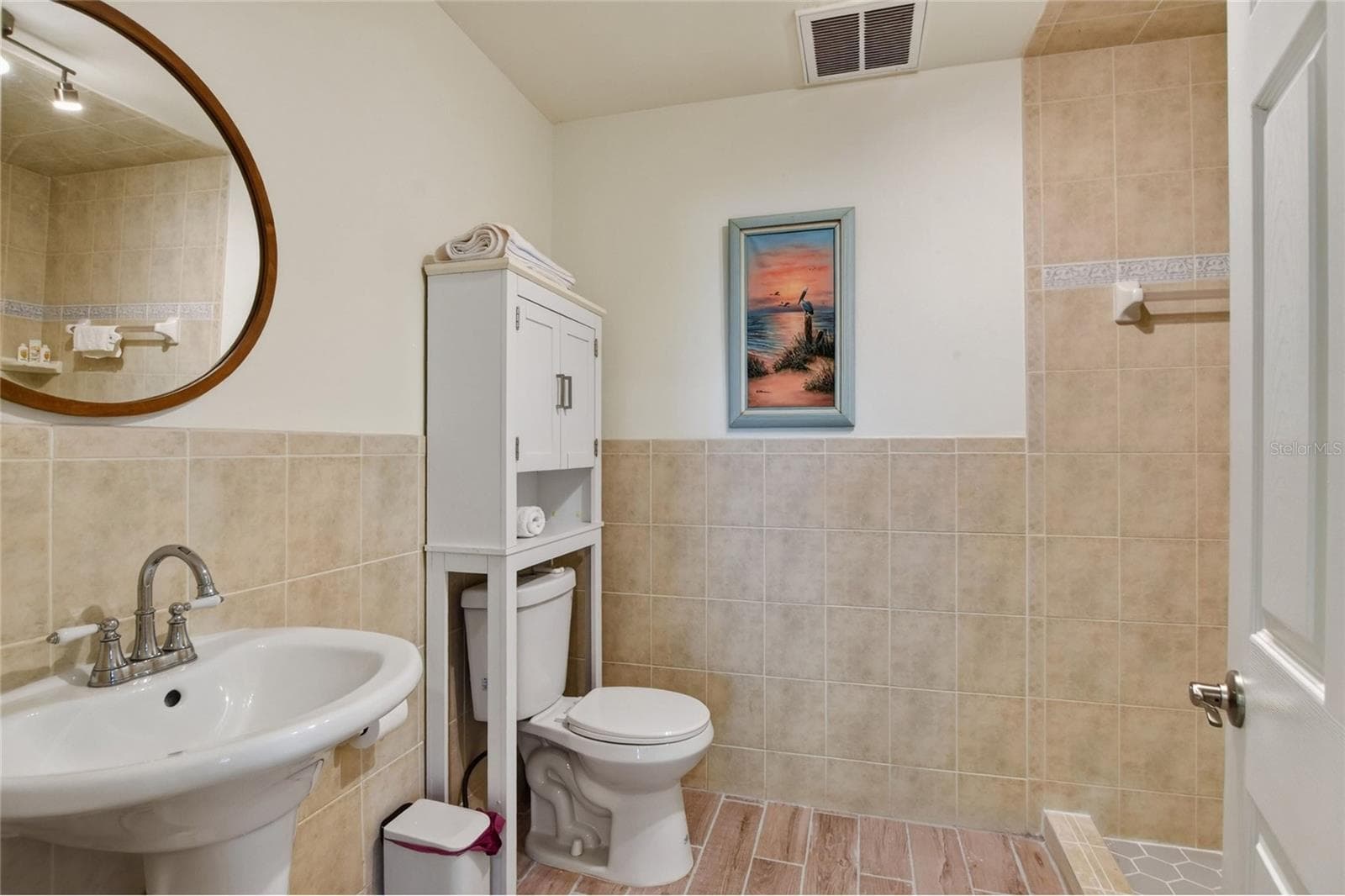 Bath in detached room - 822 W PATTERSON ST, LAKELAND