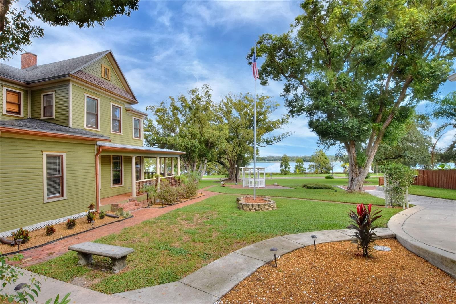 View of Lake Hunter from yard - 822 W PATTERSON ST, LAKELAND