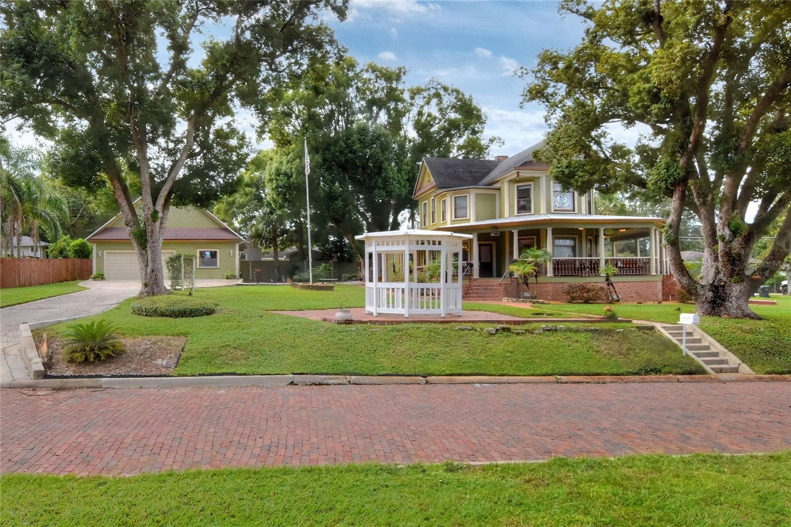 .46 acres with a detached garage - 822 W PATTERSON ST, LAKELAND
