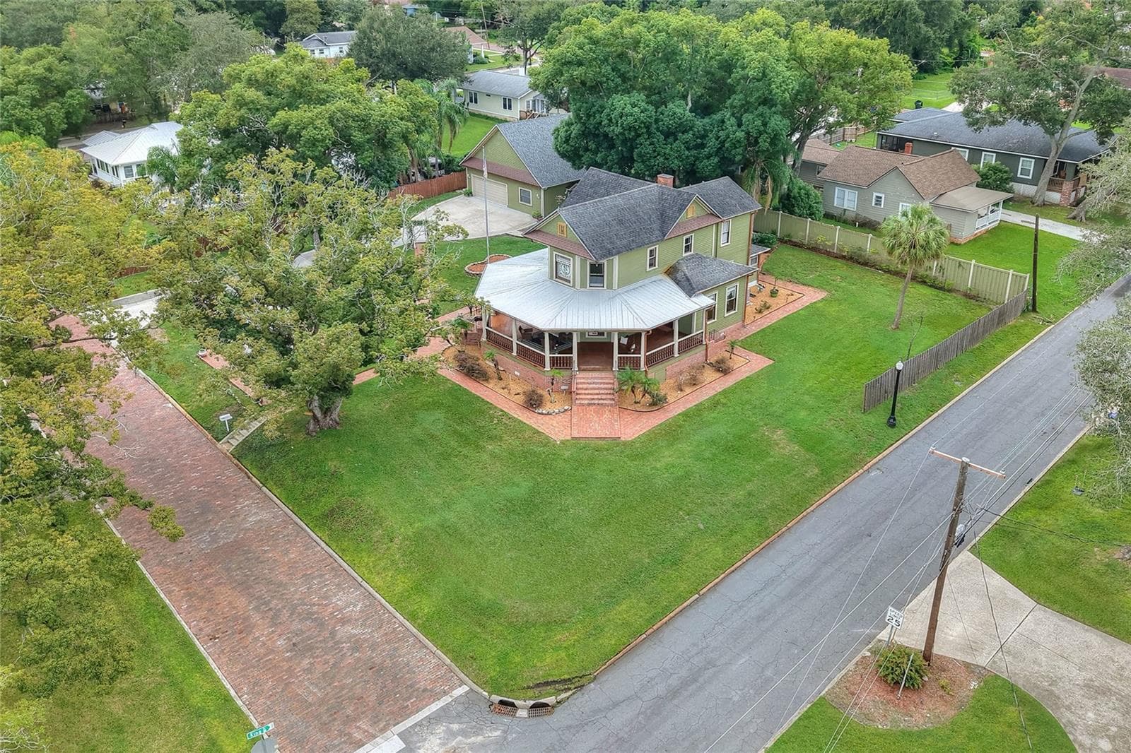 Corner lot on almost half an acre - 822 W PATTERSON ST, LAKELAND