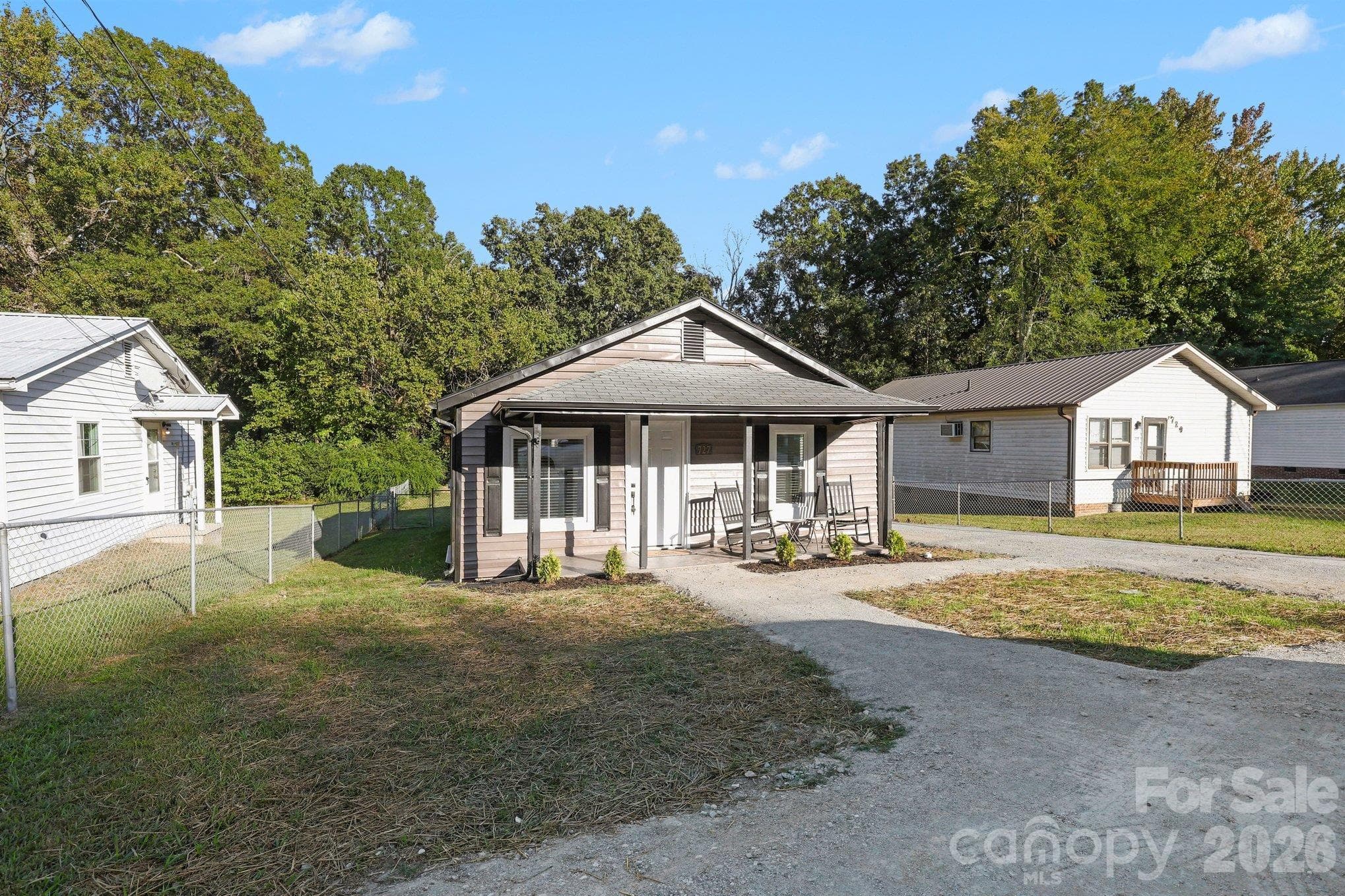 Single Family Residence at 727 Trotter Street, Thomasville, photo 3 of 35