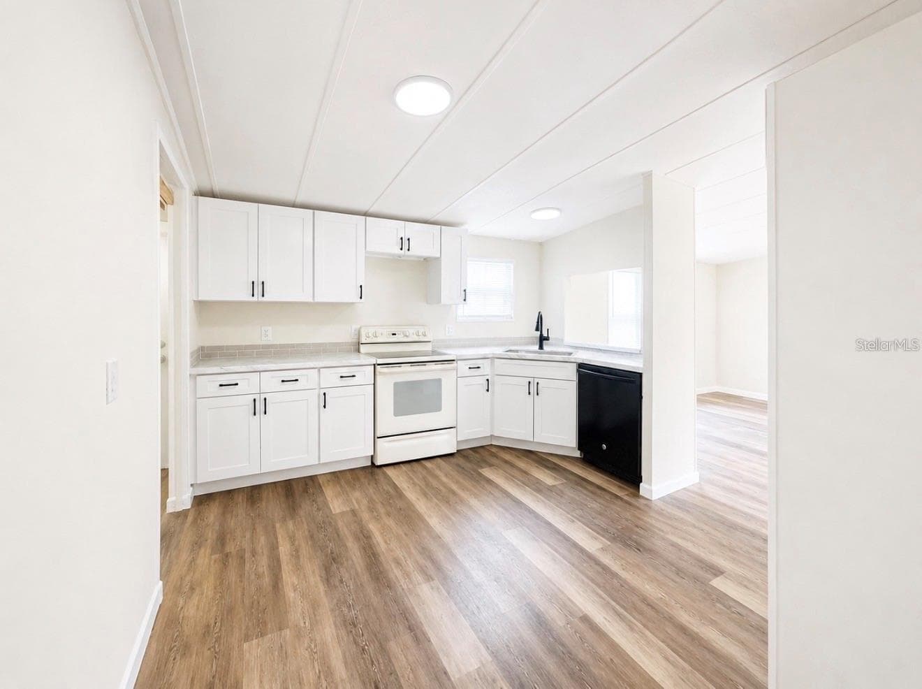 Manufactured Home at 6416 SHIFLETT AVE, LAKELAND, photo 2 of 18