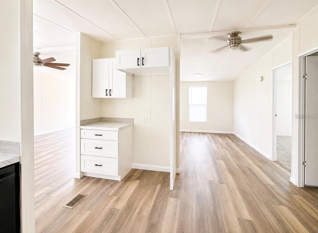 Manufactured Home at 6416 SHIFLETT AVE, LAKELAND, photo 3 of 18