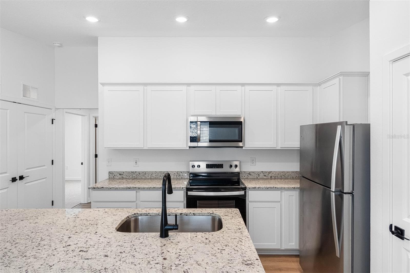 Single Family Residence at 7130 CANOPY LN, LAKELAND, photo 2 of 19