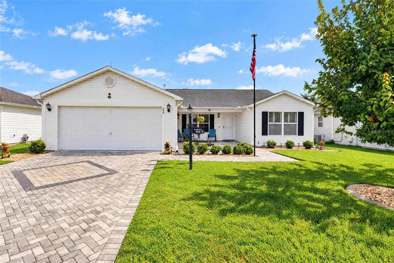 954 BARRYMOORE LOOP