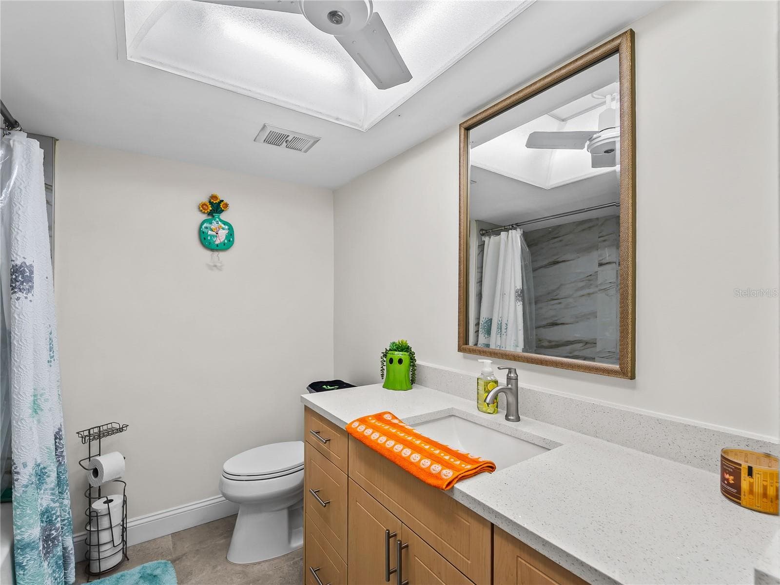Bath_2903rdStreet_BonitaSprings_CleanFinish_Corner.jpg - 290 3RD ST W, BONITA SPRINGS