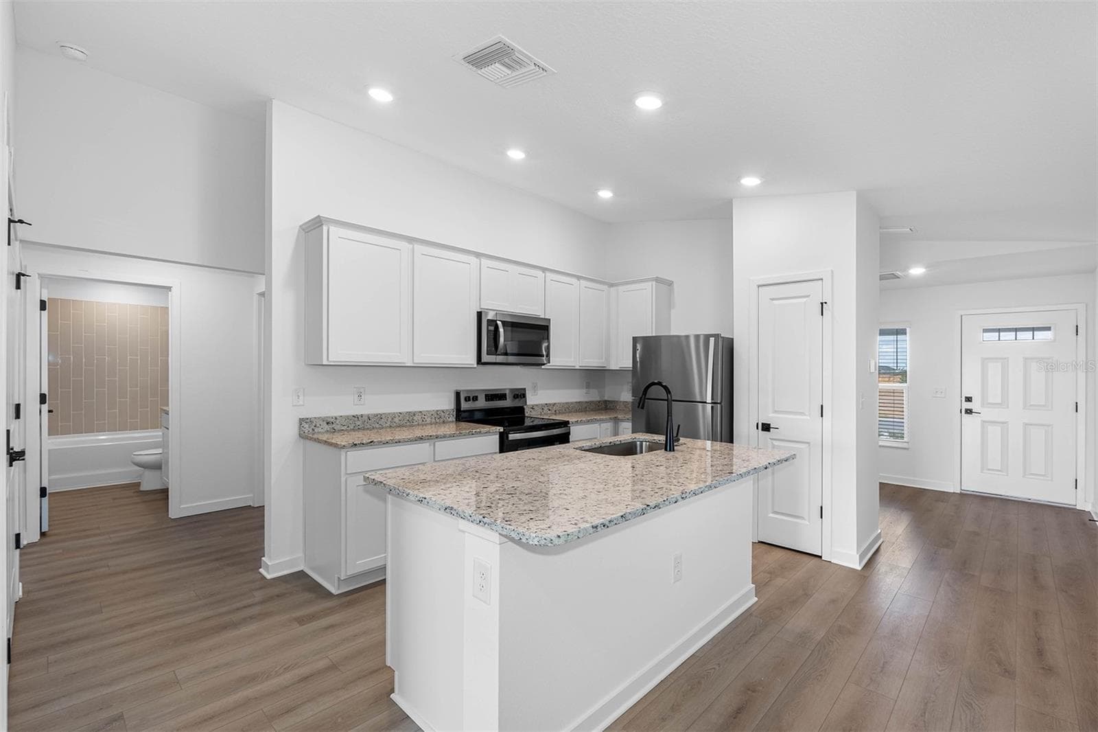 Single Family Residence at 7118 CANOPY LN, LAKELAND, photo 2 of 18